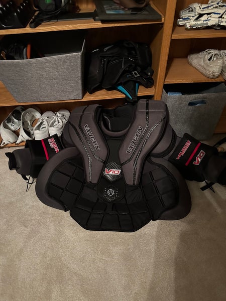 Large Vaughn V10 Pro Carbon Goalie Chest Protector