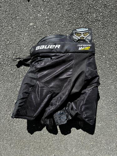 Youth Medium Bauer  Supreme Ultrasonic Hockey Pants
