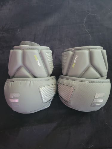 Adult Used Medium Epoch Integra Elite Arm Pads