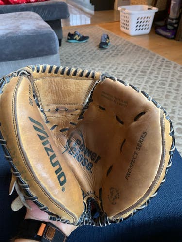 Used Right Hand Throw Mizuno Catcher's Prospect Baseball Glove 32.5"