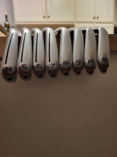 Men's Used TaylorMade Right Handed P790 Iron Set Stiff Flex 8 Pieces Steel Shaft