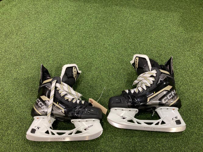 Used Senior CCM Tacks AS-570 Hockey Skates Regular Width 6.5