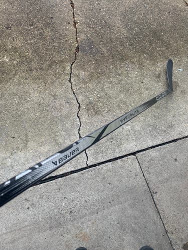 Pro Stock Left Hand Bauer Vapor Hyperlite 2 Hockey Stick P28 70 Flex