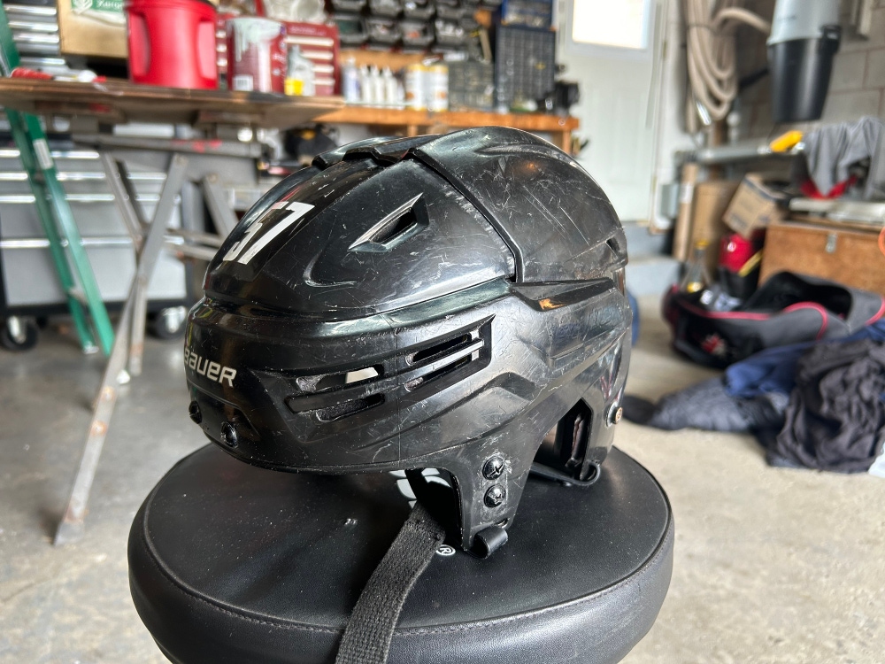 Used Medium Bauer  Re-Akt 150 Helmet