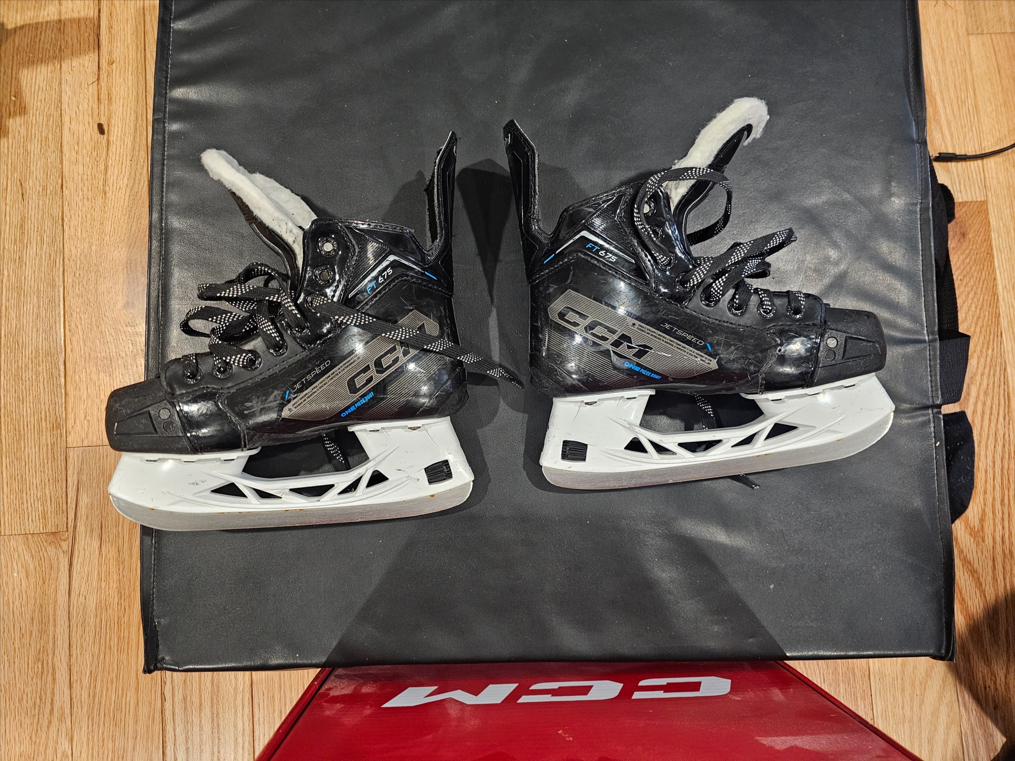 Used Junior CCM Jetspeed   FT675 Hockey Skates Regular Width Size 2.5