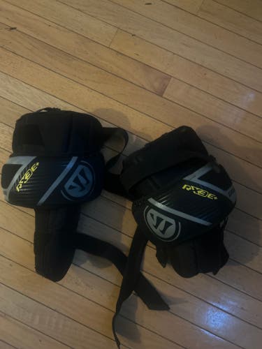 Goalie knee pads