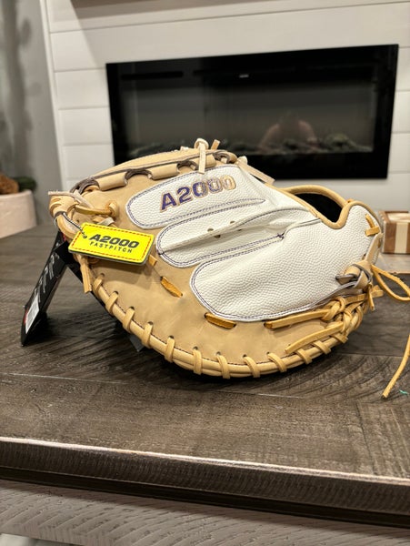 Right Hand Throw 34" A2000 Catcher's Glove