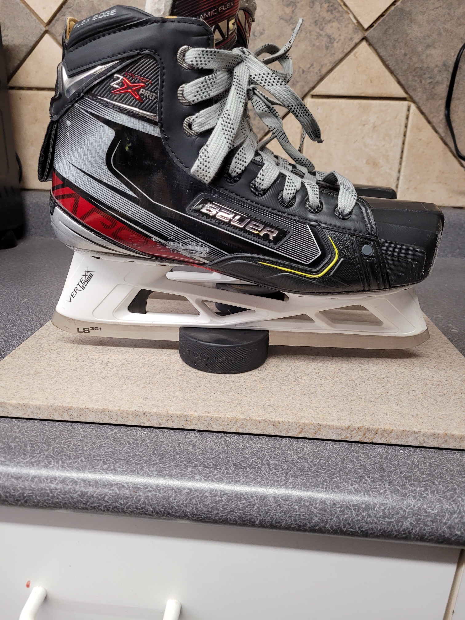 Senior Used Bauer Vapor 2X Pro Hockey Goalie Skates Regular Width Pro Stock 9