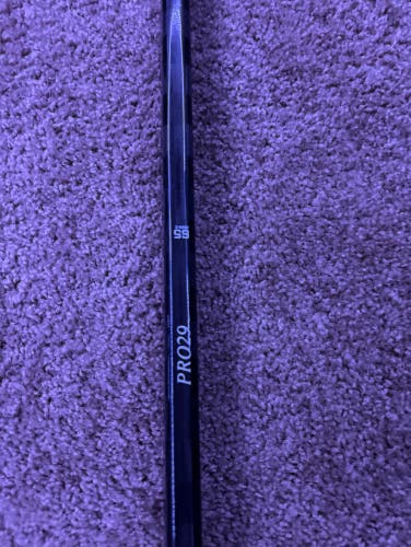 PROSTOCKHOCKEYSTICKS PRO29 LAINE PRO CURVE 65 FLEX RIGHT HANDED STICK