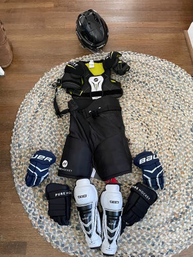 Full hockey kit for a young kid