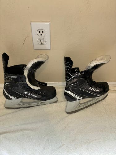 Intermediate CCM Regular Width Size 6 Tacks Hockey Skates