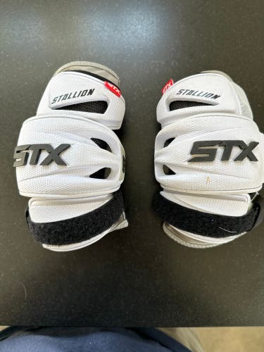Men’s lacrosse elbow pad