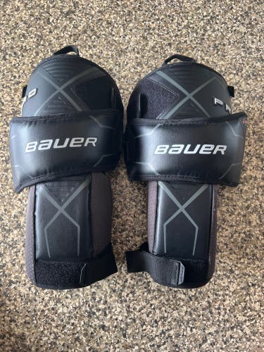 Bauer Senior Pro goalie knee guard