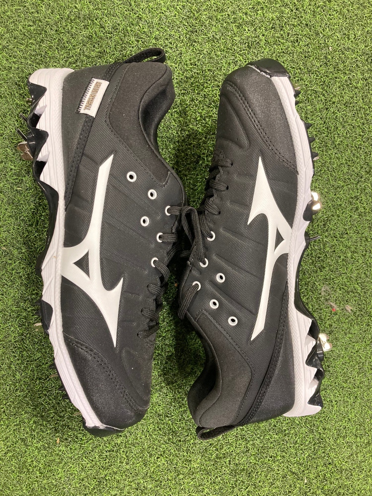 Used Mizuno Men's Size 9.5 Metal Baseball Cleats (MINT CONDITION)