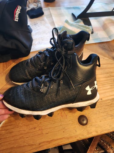 Black Youth Size 6.0 (Women's 7.0) Under Armour Cleats