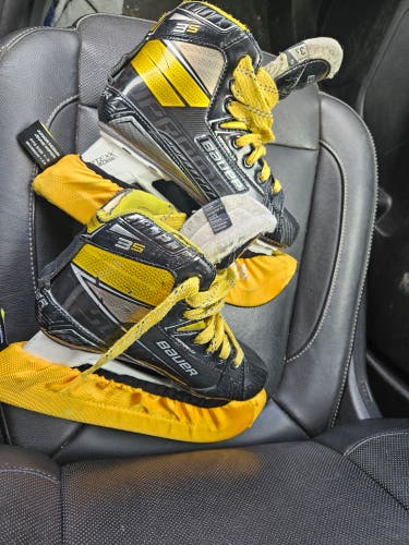 Junior Used Bauer Supreme 3S Hockey Goalie Skates Regular Width Size 3.5