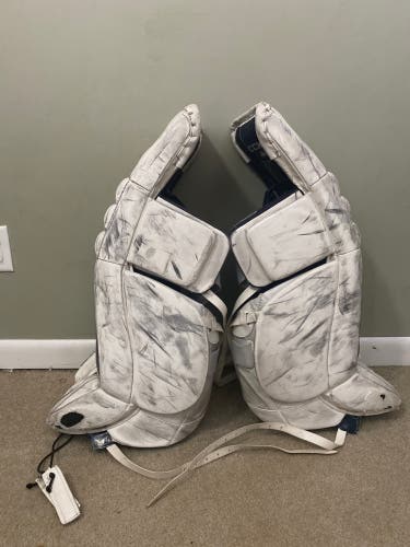 30" CCM  Extreme Flex 760 Goalie Leg Pads