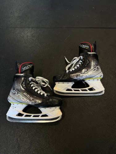 Bauer Vapor Hyperlite Hockey Skates