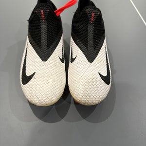 USED Nike Phantom Academy VSN Cleats