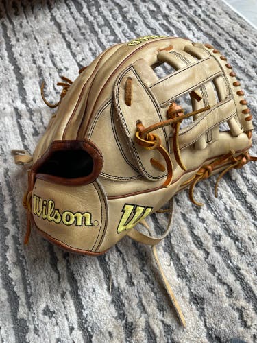 Used Outfield 12.75" A2000 Baseball Glove