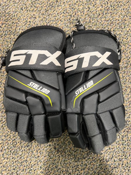 Used STX Stallion 200 Lacrosse Gloves Medium