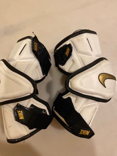 Used Medium Nike Vapor Elite Arm Pads