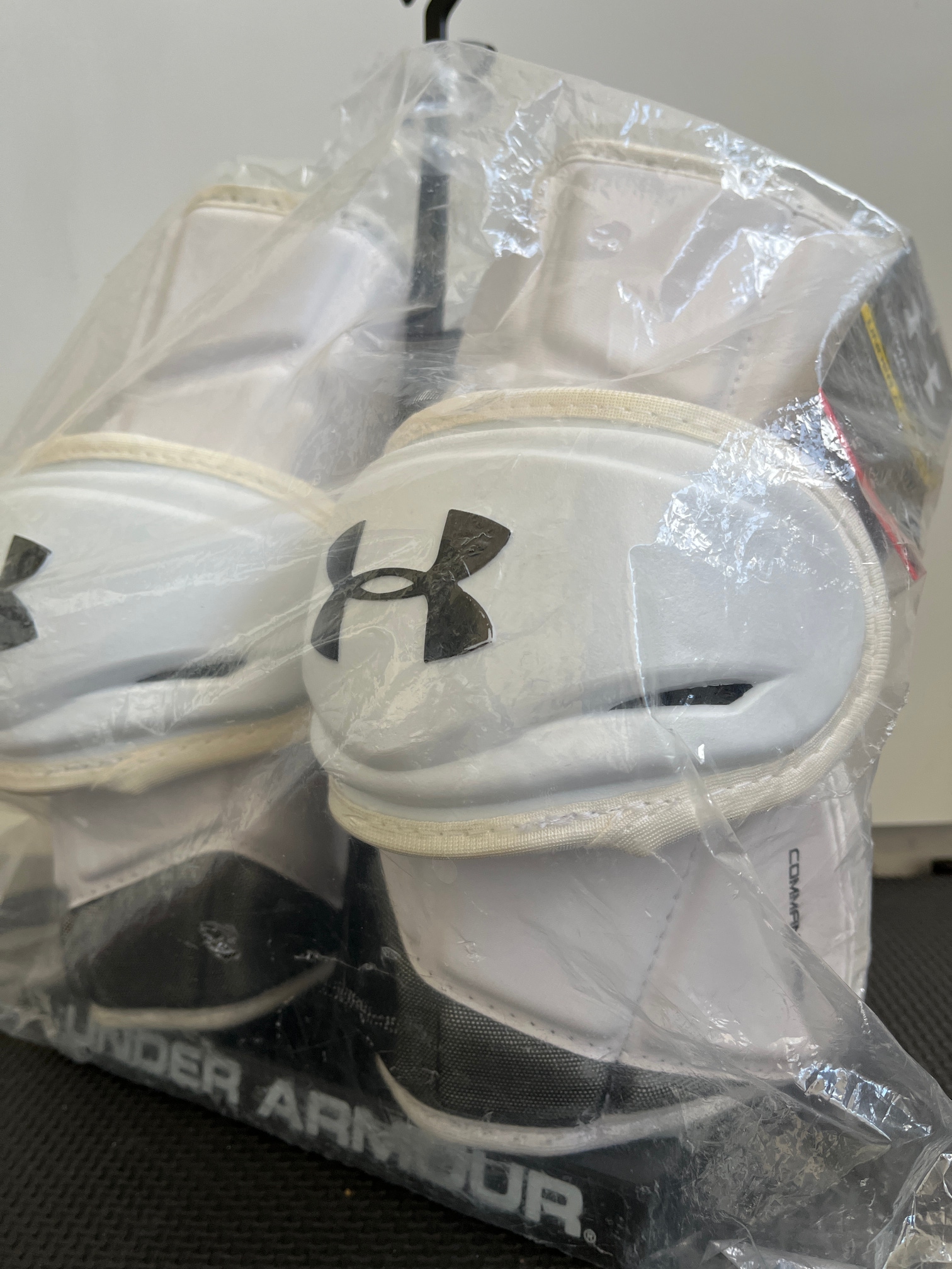 NEW L Under Armour Command Pro III Arm Pads