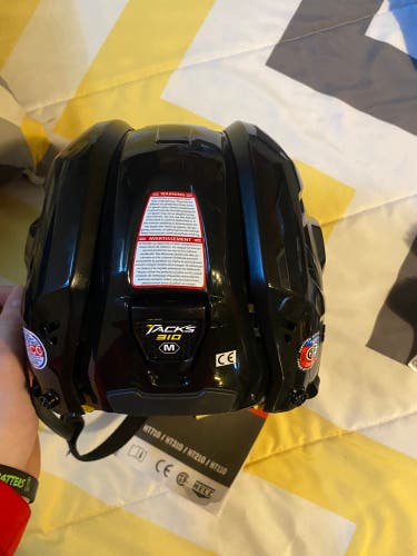 New Medium CCM Tacks 310 Helmet