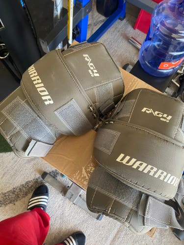 Used Warrior  G4 Knee Pads