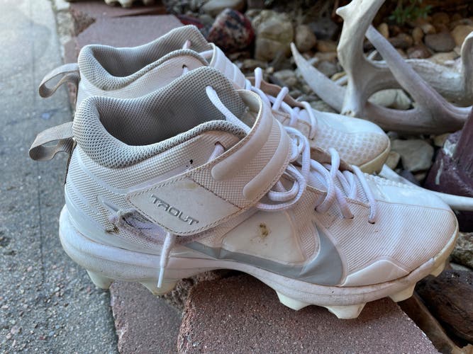 White Men's Molded Cleats High Top Force Zoom Trout 6