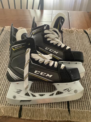 CCM Tacks 9070 Size 4 Hockey Skates