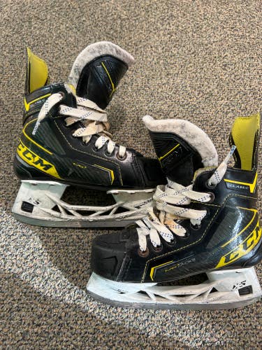 Used Junior CCM Super Tacks Classic Hockey Skates (Size 2.0 D&R)