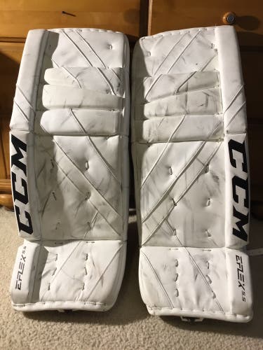 32" CCM  Extreme Flex 5.5 Goalie Leg Pads