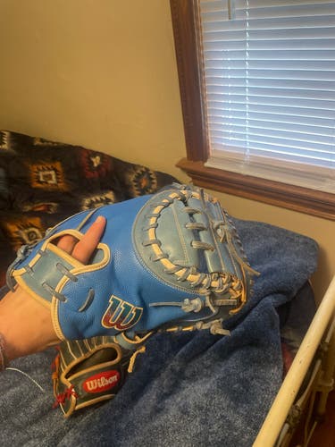 Used 2020 Wilson Right Hand Throw Catcher's A2000 Baseball Glove 33"