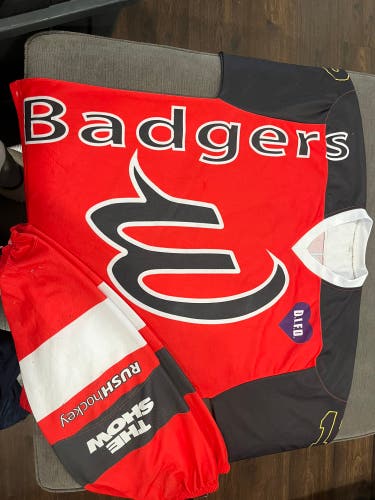 NCAA Wisconsin Badgers NHL Boston Bruins Hockey Jersey and Socks