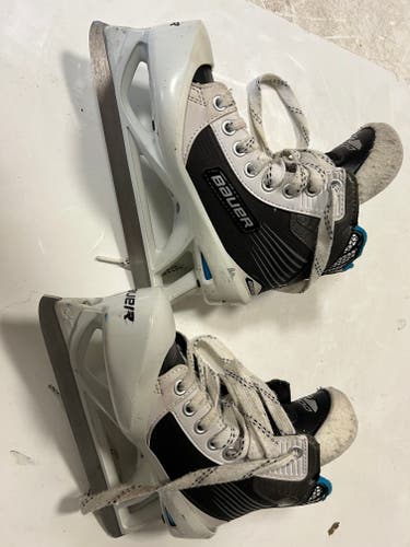 Junior Used Bauer R2000 Hockey Goalie Skates Regular Width Size 2