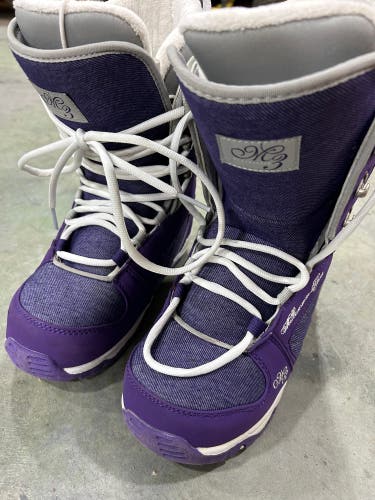 Unisex Size 6.5 (Women's 7.5)  Snowboard Boots