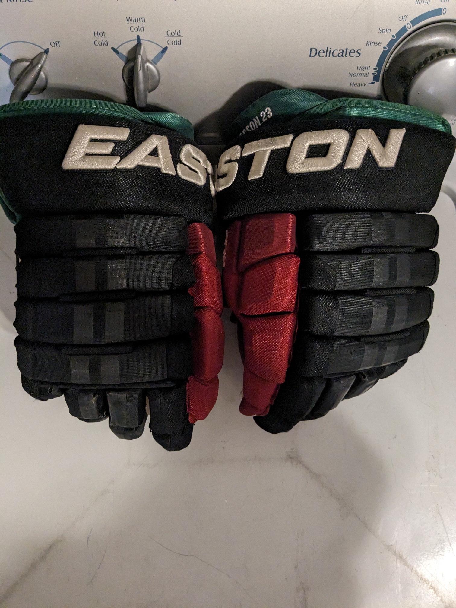 Easton Pro 4 Roll Gloves 15" Pro Stock