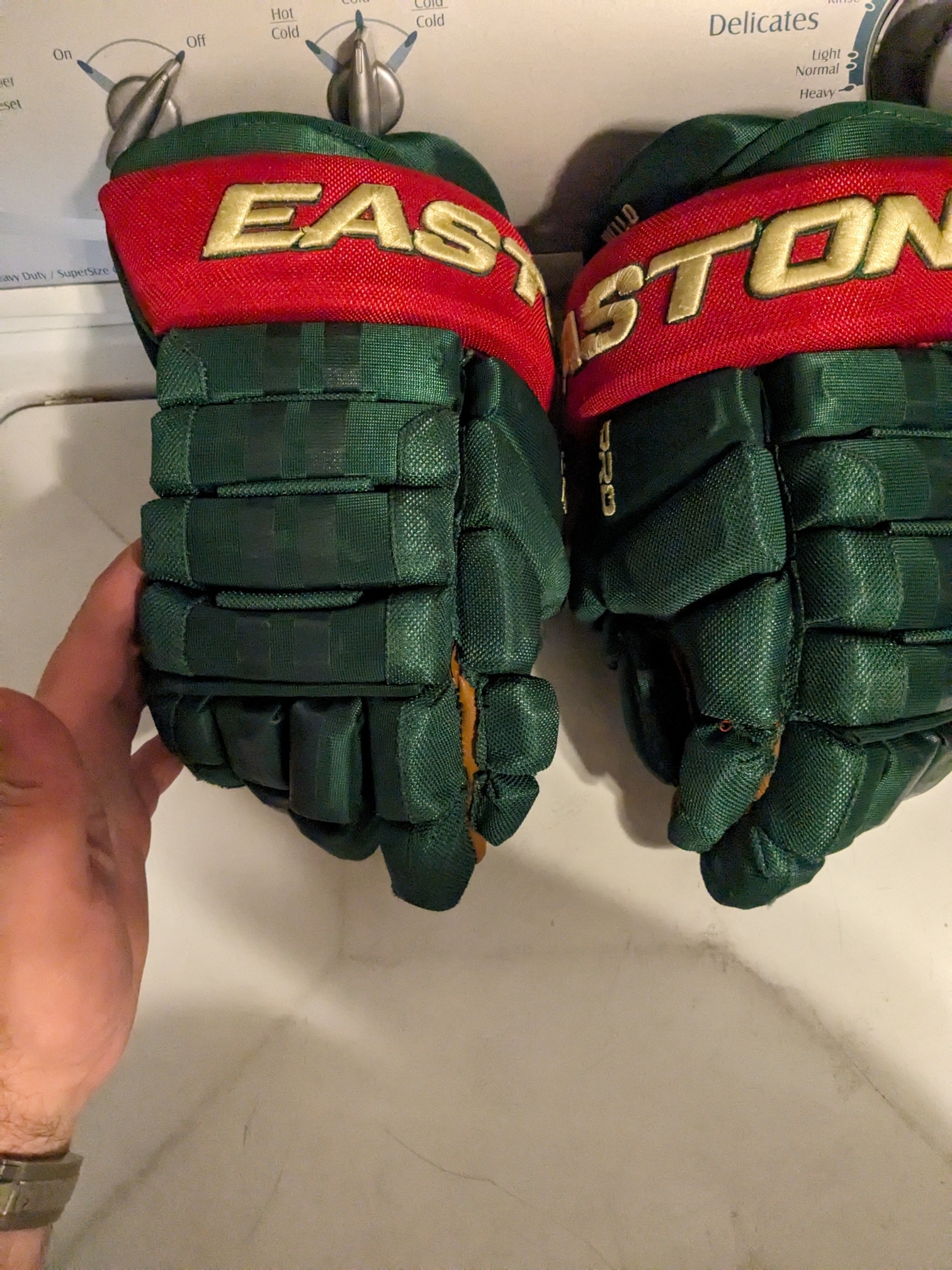 Easton Pro 4 Roll Gloves 14" Pro Stock
