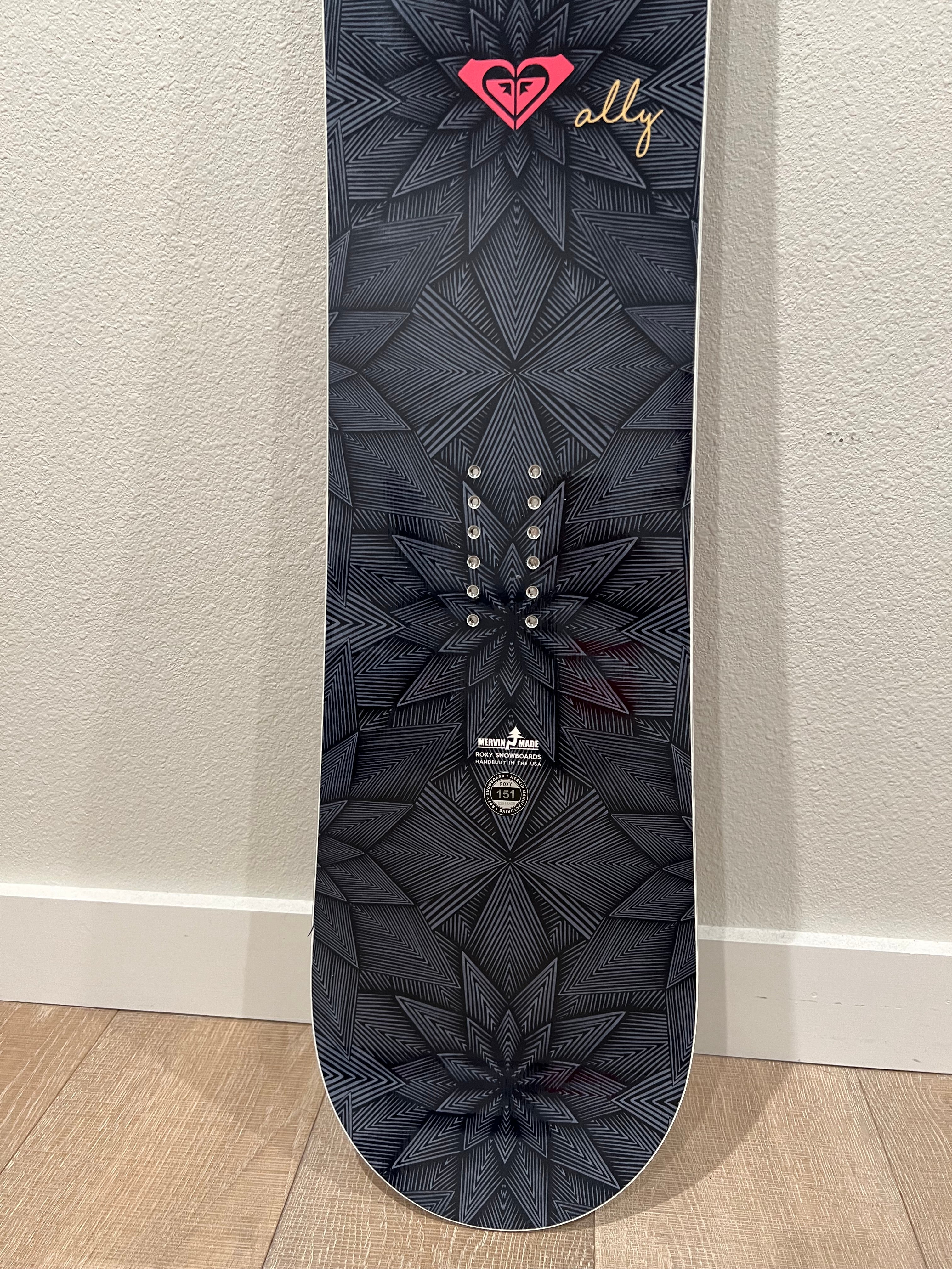 roxy ally banana snowboard 2019 Used 2019 Women's Roxy Ally Banana Snowboard 151cm All Mountain Without  Bindings Soft Flex True Twin | SidelineSwap