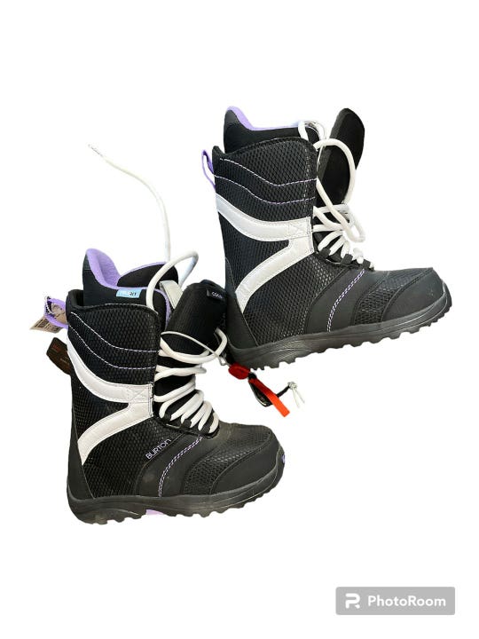 Used Burton Coco Junior 05 Girls' Snowboard Boots