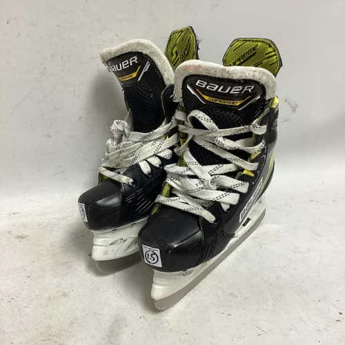 Used Bauer Supreme M4 Junior 01.5 D - R Regular Ice Hockey Skates