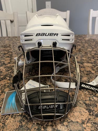 New in box Small Bauer Re-Akt 75 Helmet and Cage Combo