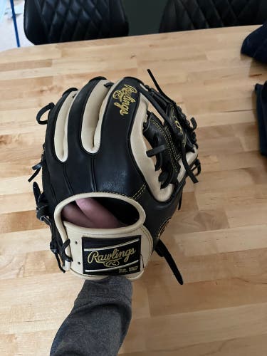 2022 Right Hand Throw 11.5" Heart of the Hide Baseball Glove