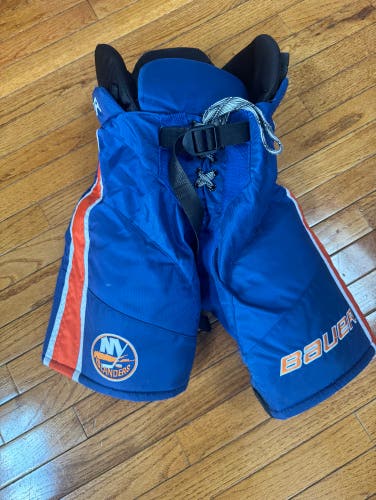 Bauer Junior Small  New York Islanders pants NY excellent condition !