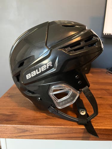 Medium Bauer Re-Akt 95 Helmet