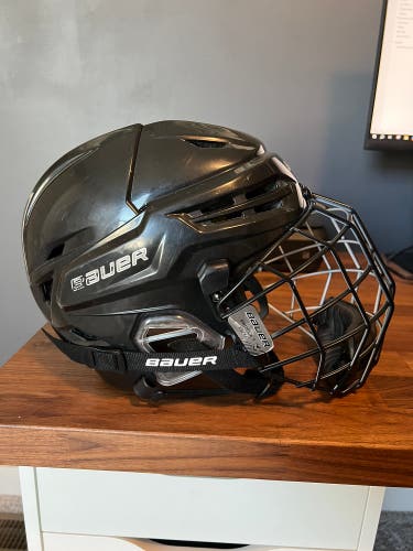 Medium Bauer Re-Akt 95 Helmet