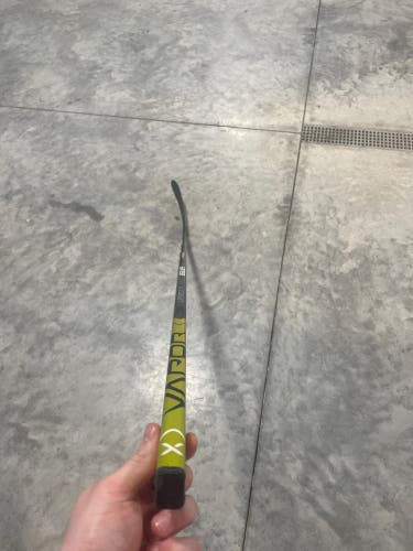 U Michigan Pro stock Bauer hyperlite stick 77flex p28