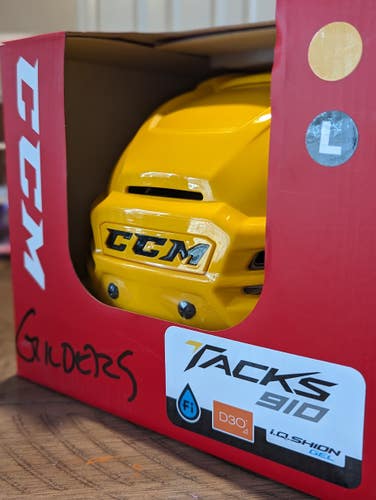 New Large CCM Tacks 910 Helmet