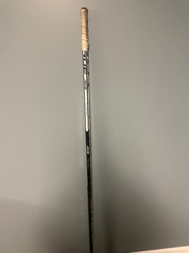 Senior Right Handed MC AX9 Hockey Stick
